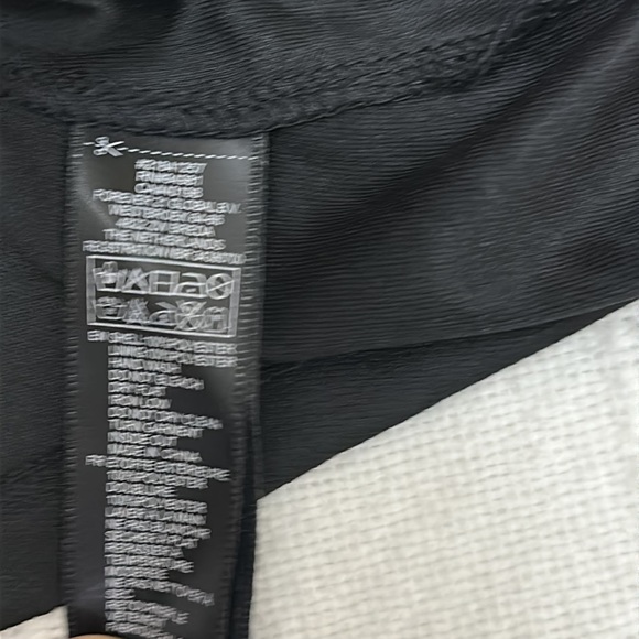 NWT  FOREVER 21 WOMEN Sequins top ,size small - Picture 9 of 10